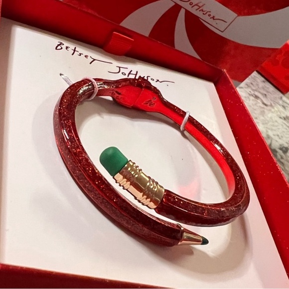 NWT ⚜️♥️⚜️ Betsey Johnson Holiday Red Glitter Pencil Bracelet With Green Eraser - Picture 2 of 12
